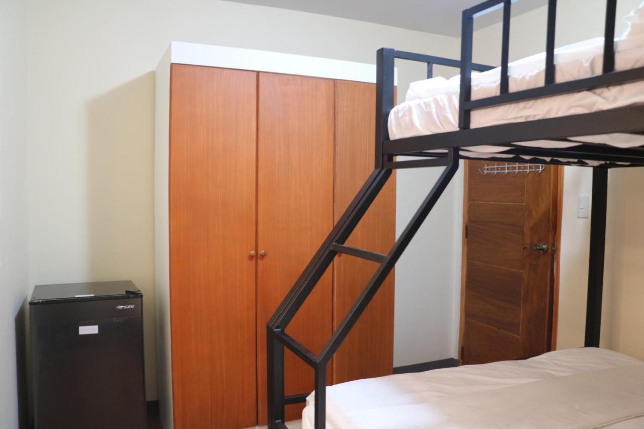 Anicia Guesthouse Rooms Paranaque City المظهر الخارجي الصورة